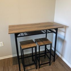 Bar Table with stools 