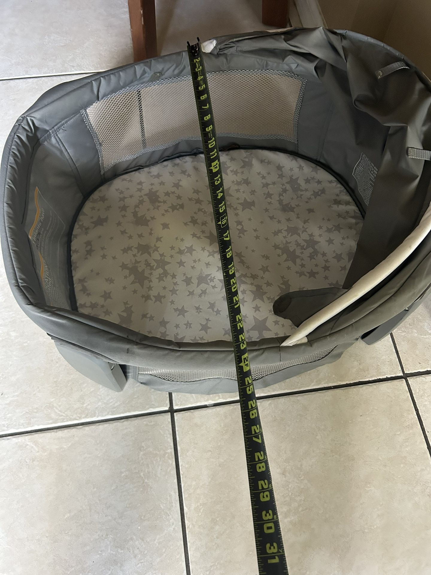 Baby Bassinet. Clean