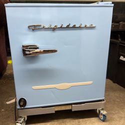 Blue Retro Compact Fridge/freezer from Frigidaire