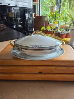 Meito China hand painted covered oval Vegetal dish with plate