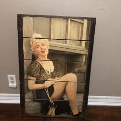 Very Nice antique Marilyn Monroe Woos Picture. 