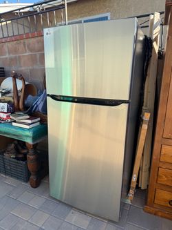 LG Stainless Steel Top Freezer Refrigerator – 2025 Model