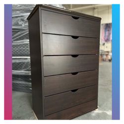 5 drawers dresser/ Five drawers dresser