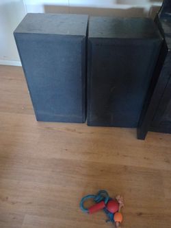 2 Acoustic Response Series 707 Monitors/Speakers 