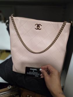 Chanel

Large Button Up Hobo
