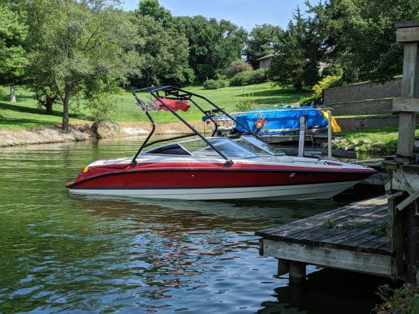 Bayliner wake challenger inboard v-drive boat
