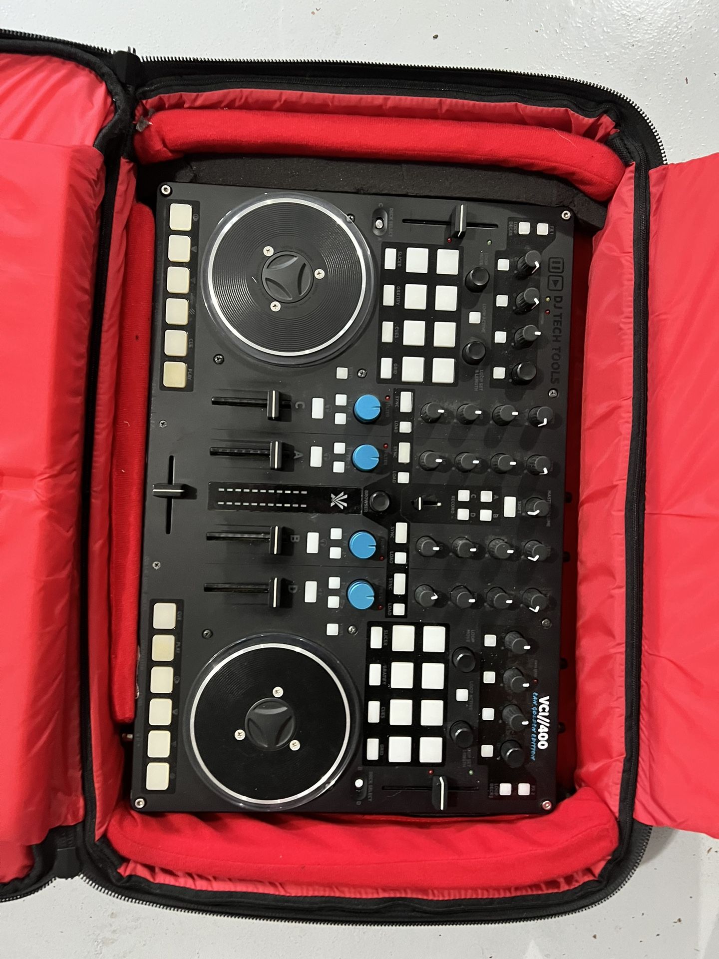 Odyssey DJ Equipment VCI 400 Ean Golden edition
