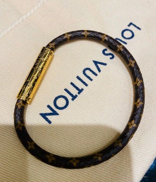 Vintage old flower brass bracelet unisex brown