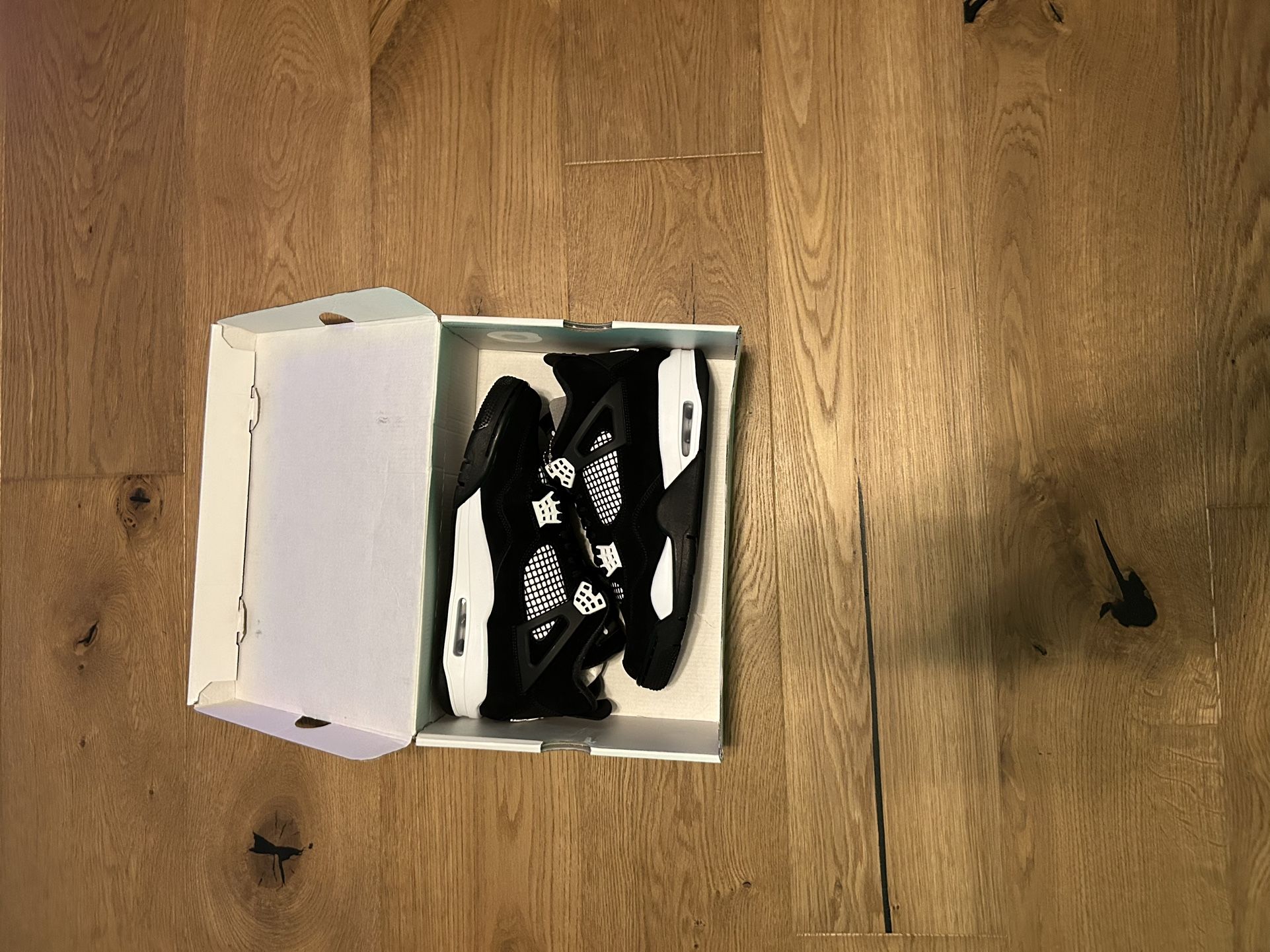 Jordan 4 Retro White Thunder