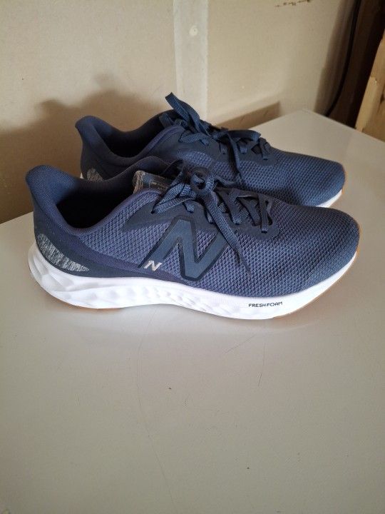 New Balance Fresh Foam Arishi b4 Mens Running Shoes Sz 9.5 Blue Walking Sneakers