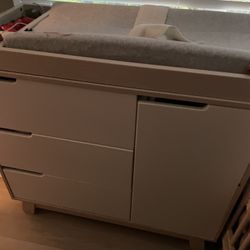 Crib And Changing Table 