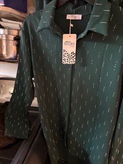Suit olive color very nice pants and blouse new 20 dollar only m size