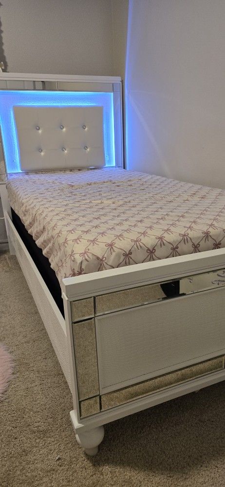 Color: White Size: Twin