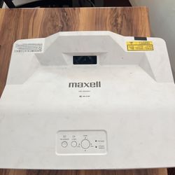 Maxell Projector With Screen 
