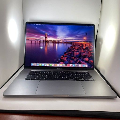 Apple MacBook Pro 16” 32GB RAM 8CORE i9 1TB