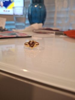 Gold 'Mom' Heart Ring with Stone