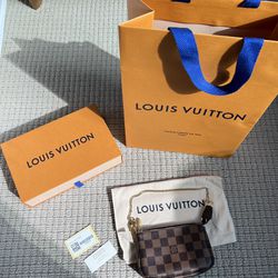Authentic Louis Vuitton Monogram Vernis Wilshire PM for Sale in Redmond, WA  - OfferUp
