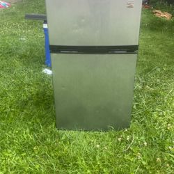 Kenmore Mini Fridge 