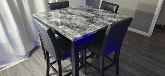 Dining Table Set. 🚚WE DELIVER🚚