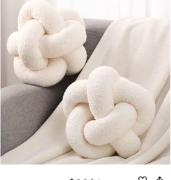 Beeveer 2 pc knot pillow balls