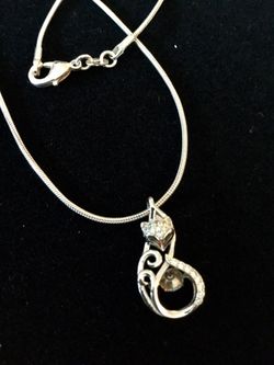 🌿🦊 Sterling Silver Foxy pendant necklace with crystals / 18 “ inch long Silver chain 925 stamped