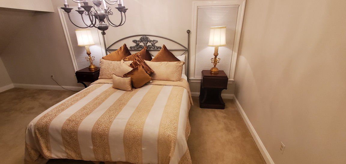 Gorgeous Antique King Bed Suite
