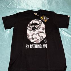 BAPE Camo T-Shirt Size M – Streetwear Classic