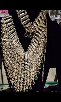 4 pcs Jewelry set with the Indian look(necklace, bracelet, earrings and ring)