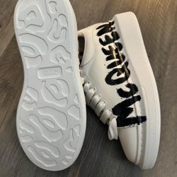 Alexander McQueen Oversized Graffiti Sneakers  – White/Black – EU 36 – Excellent Condition