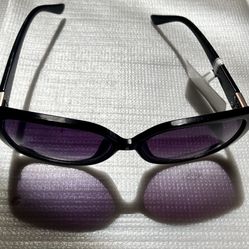 Women’s Oscar De La Renta sunglasses 🕶️ 