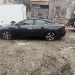 2017 Nissan maxima
