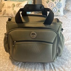 TravelPro walkabout light rolling tote