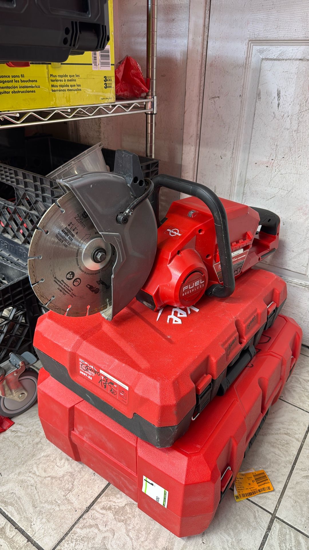 Milwaukee 9 Inch Concrete Cuter Metal Saw Water Saw Milwaukee 9 Inch Cut Off Saw