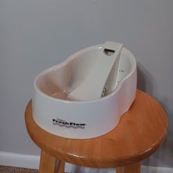 Deluxe Fresh Flow Water Bowl