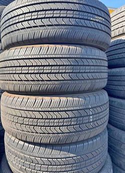 215/55r17 marca MICHELIN en perfectas condiciones de vida las 4