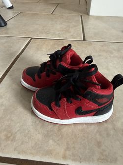 Jordan’s Black And Red Size 5c
