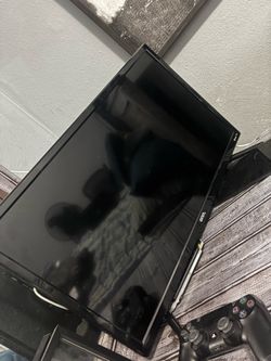 24 inch Onn Smart Roku TV