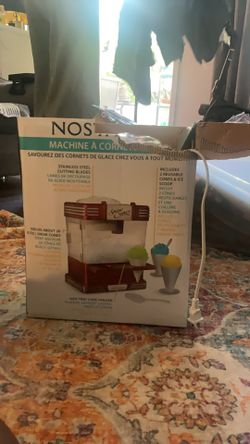 Snow cone maker