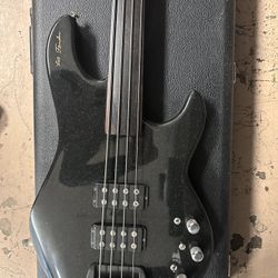 G&L Guitar (1989) L 2000 Bass