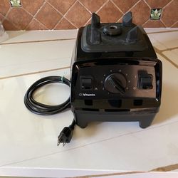 VITAMIX Blender E310 model VM0197 Professional Grade Kitchen Applience WORKS GREAT Base and wand only. 