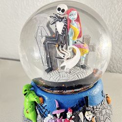 Nightmare Before Christmas Snow globe 