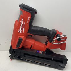 Milwaukee M18 Fuel Brushless Finish Nailer 194609/12