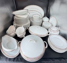 Hutschenreuther Selb Bavaria China Dinnerware Set 70+ Pc LOCAL PICKUP