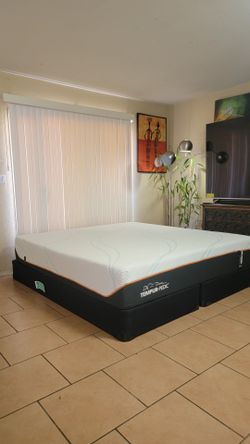 HIGH QUALITY KING SIZE TEMPURPEDIC PROADAPT FIRM MATTRESS AND BOXSPRINGS FOR SALE! IN EXCELLENT CONDITION, FREE DELIVERY