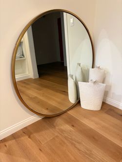 Large Round Mirror with Gold Frame