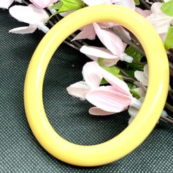 Vintage Oval Bakelite Butterscotch Bangle