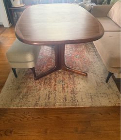 Drylund wooden collectible table seats 6-12