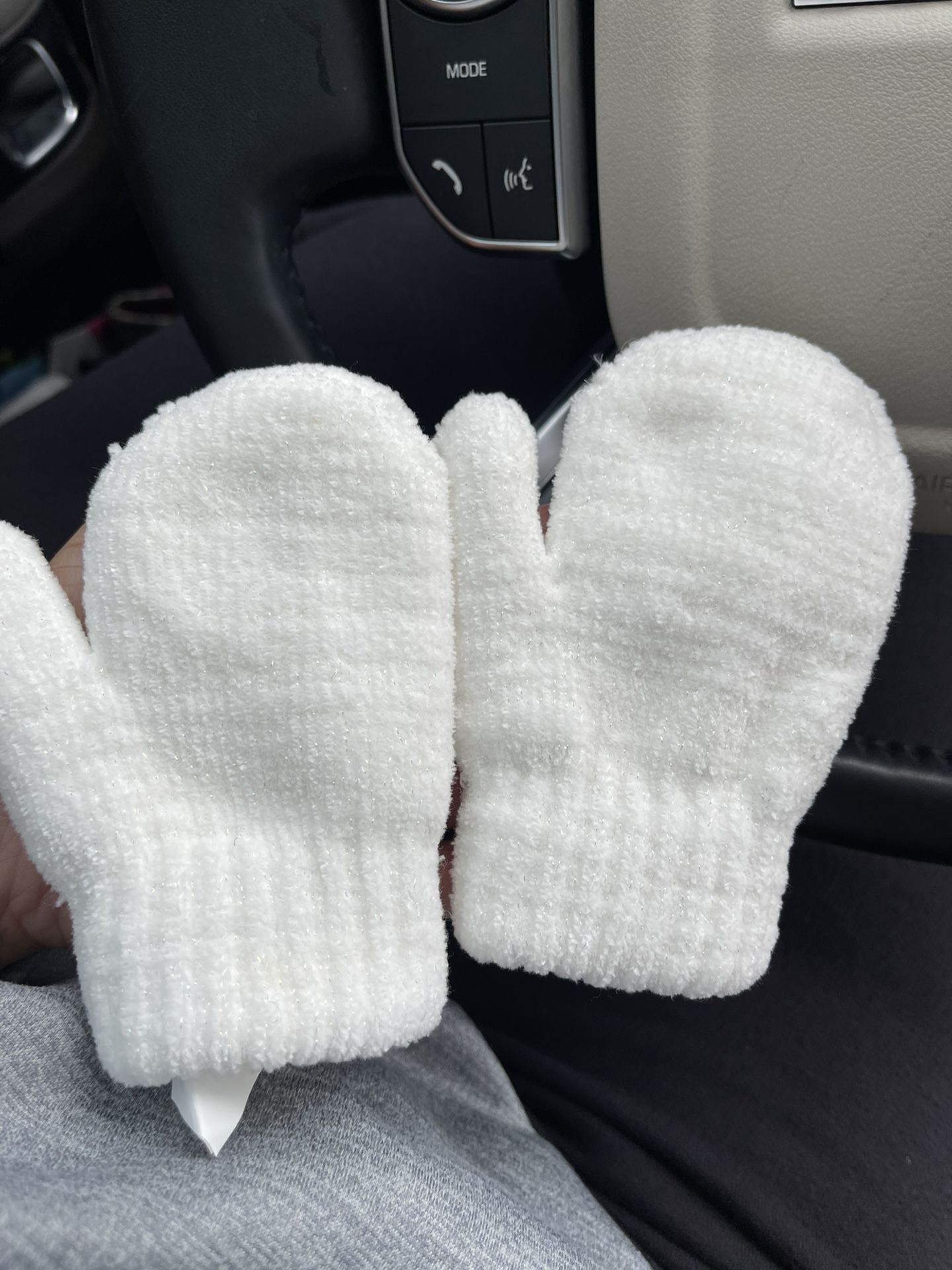 Winter gloves, by children’s place