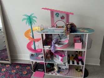 Like new- LOL doll house
