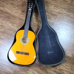 Alhambra 101N Guitar With hard Case